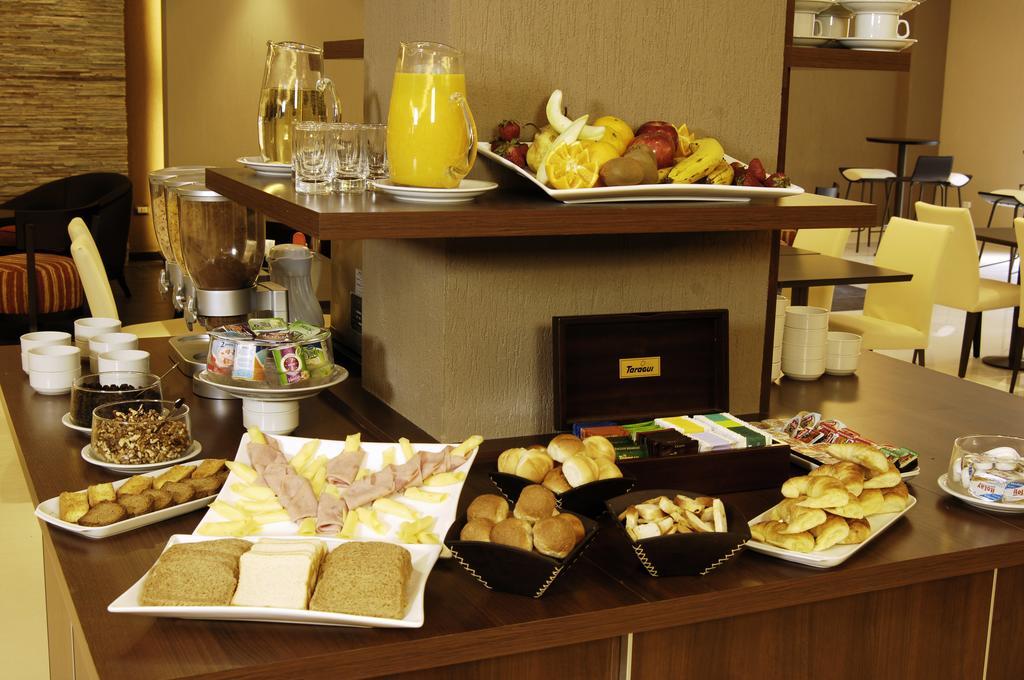 Land Plaza Hotel Bahía Blanca Zewnętrze zdjęcie